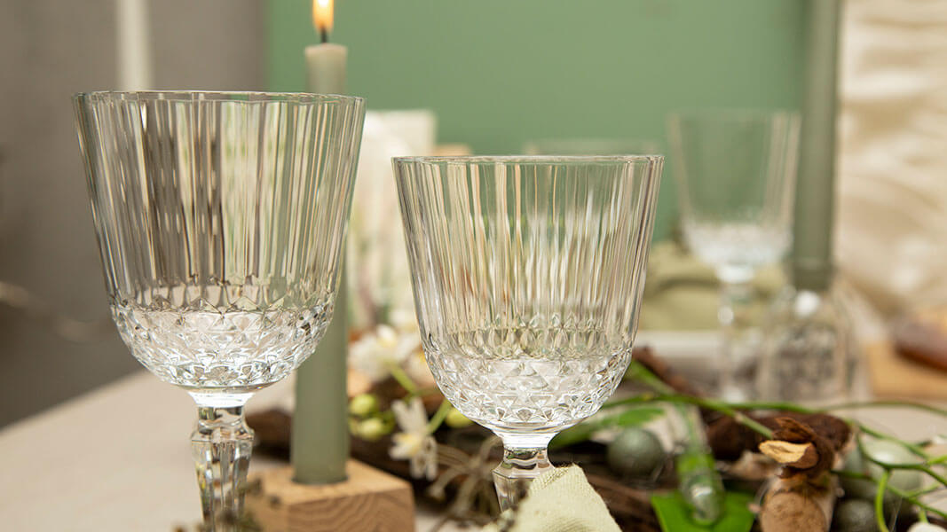 amatør Sammenligning Sovesal Lej mønstret hvidvinsglas til din fest - fra By Bit